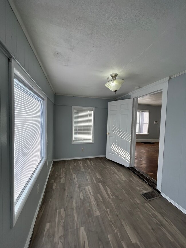 Building Photo - 1829 Frances Ave