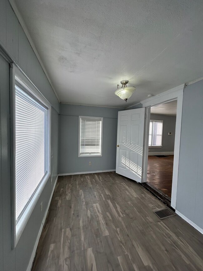 Foto del edificio - 1829 Frances Ave