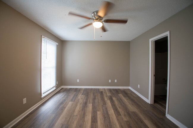 Building Photo - 538 Riverview Dr