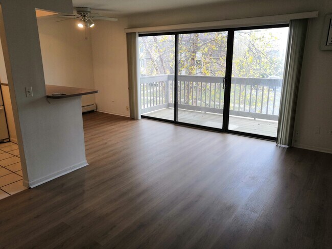 Foto del edificio - 249 W Ct of Shorewood
