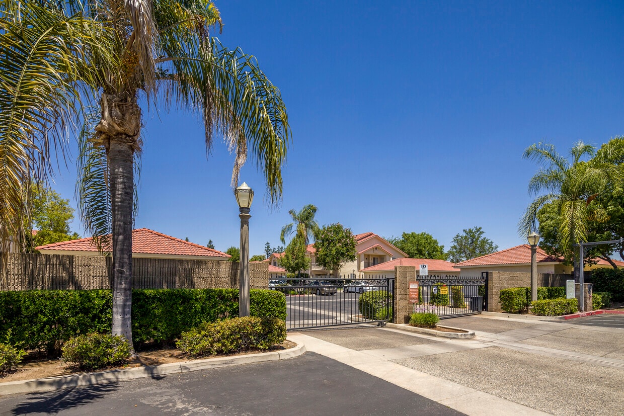 Primary Photo - 1542 E Alluvial Ave