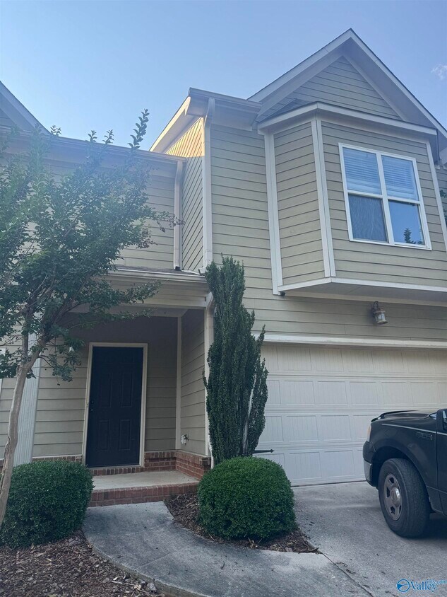 Primary Photo - 208 Treetop Dr SE
