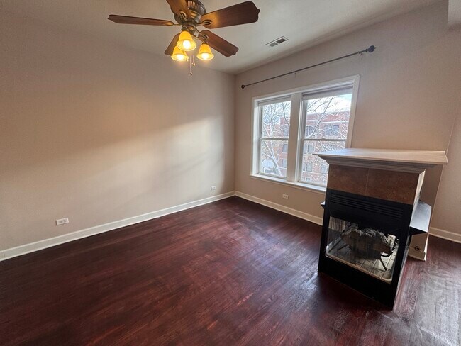 Foto del edificio - 1342 W Estes Ave