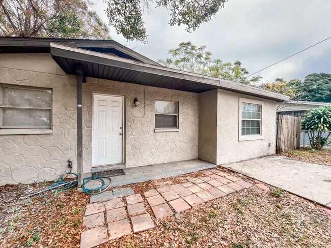Building Photo - PRICE REDUCED! 3/2 House AVAILABLE NOW!