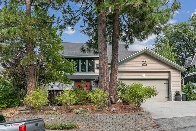 Foto del edificio - 1399 Regina Dr