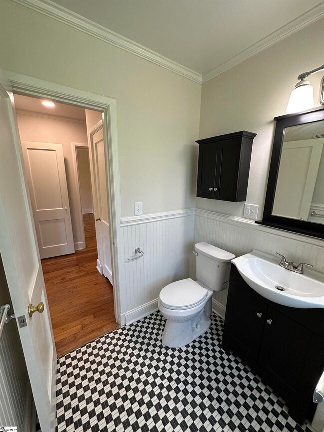 Building Photo - 600 University Ridge