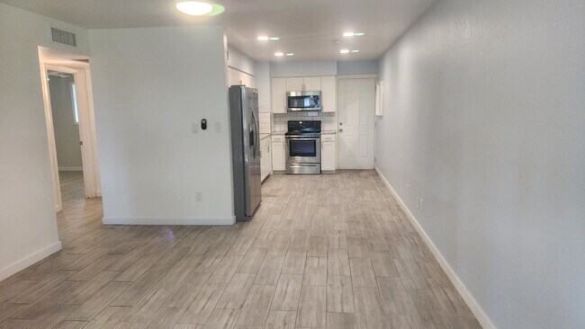 Foto del edificio - 6819 N 12th St