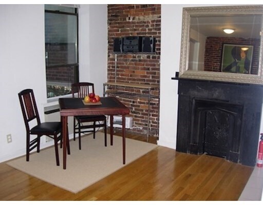 Primary Photo - 74-76 Tyler St