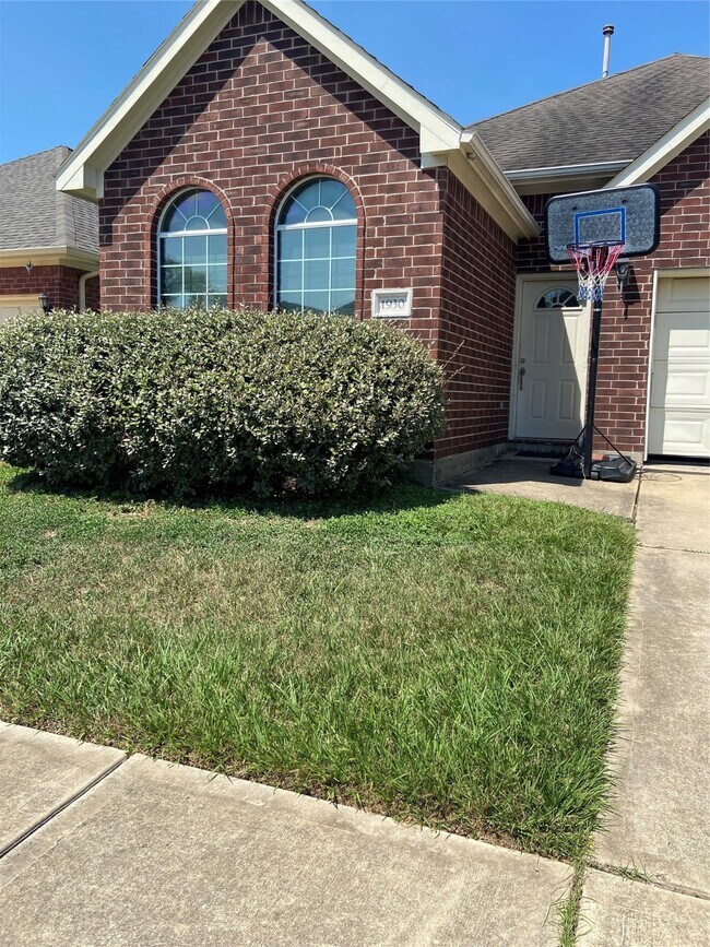 Foto del edificio - 1930 Shady Oaks Ct
