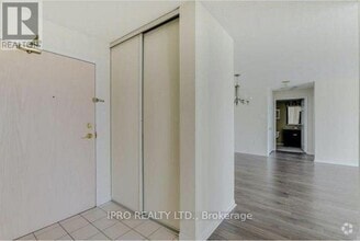 Building Photo - 400 Webb Dr