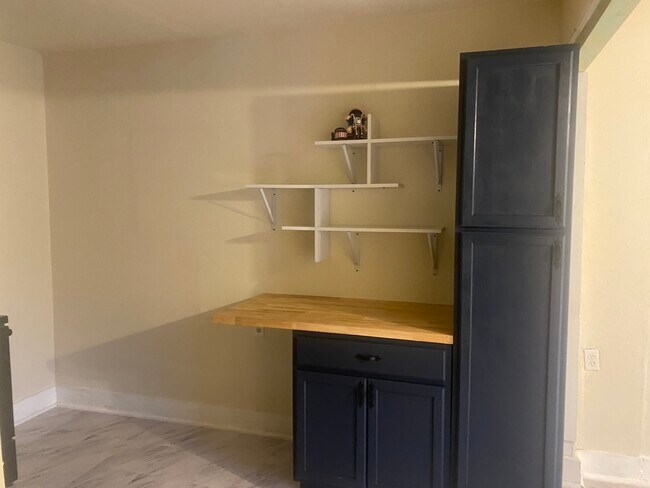 Kitchen - 4302 Skelton Dr