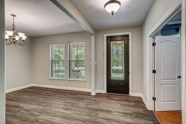 Building Photo - 113 Valley View Dr