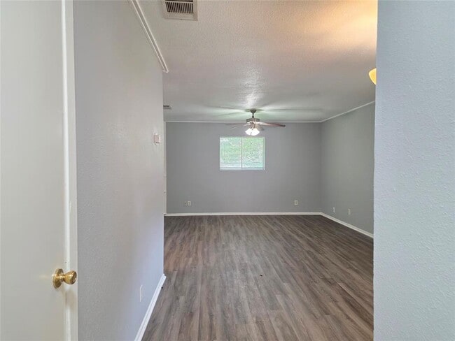 Foto del edificio - 1811 Magnolia Dr