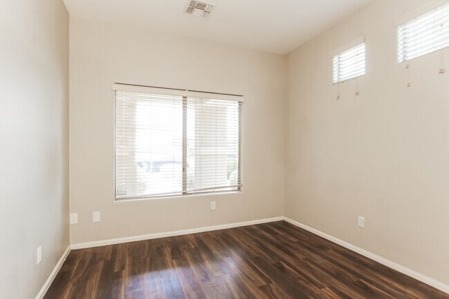 Foto del edificio - 7154 W Globe Ave