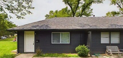 Building Photo - 15216 Bellaire Ave