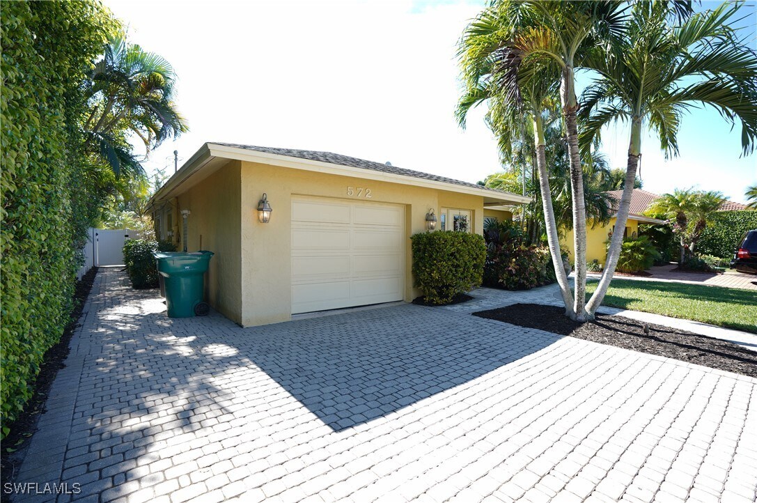 Foto principal - 572 105th Ave N