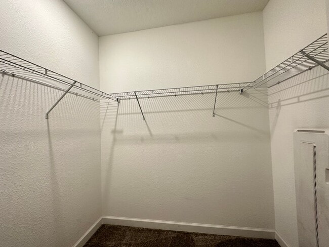 Building Photo - 4 Bed 3.5 Bath Townhouse for rent in Storey Lake