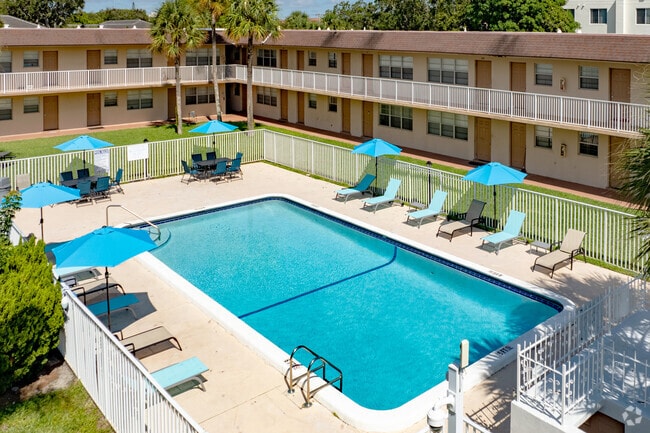 Swimming Pool - Bicycle Club Apartments