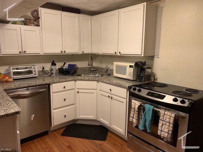 Foto del edificio - 3 br, 1 bath  - 79 Egmont St # 4