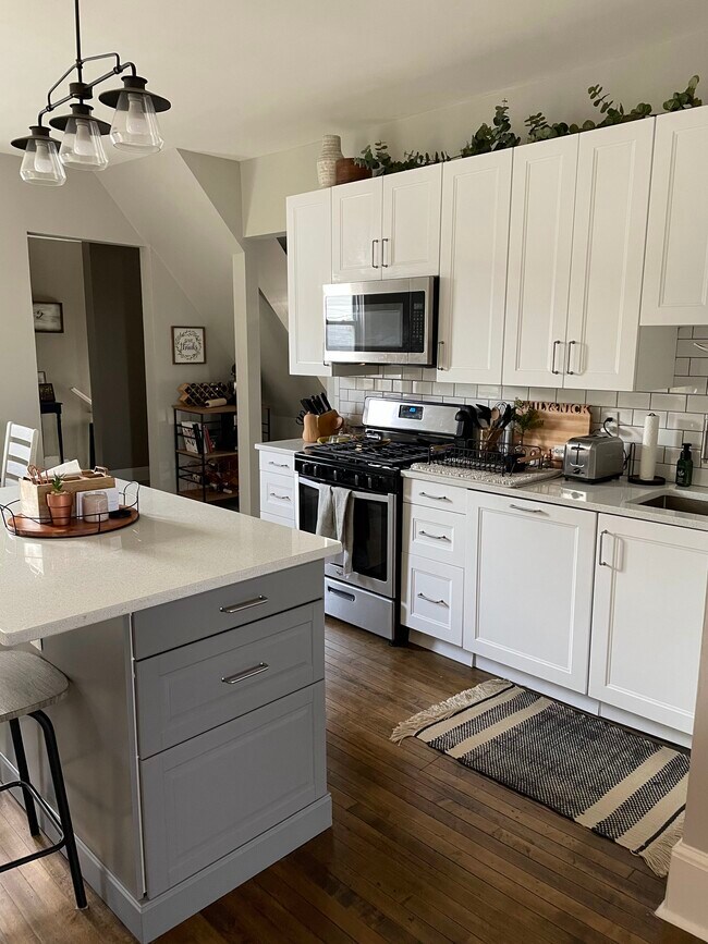 Foto del edificio - 1025 E Hamilton St