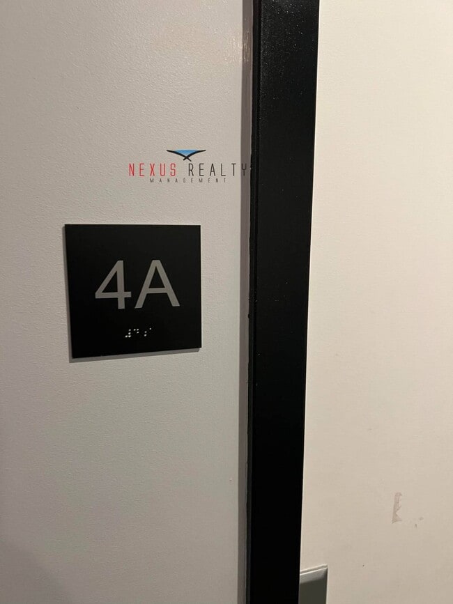 Foto del edificio - 45-11 Broadway