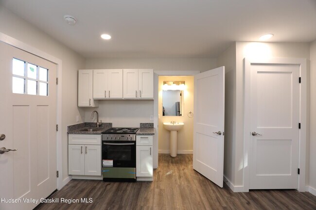 Foto del edificio - 14311 US-9W