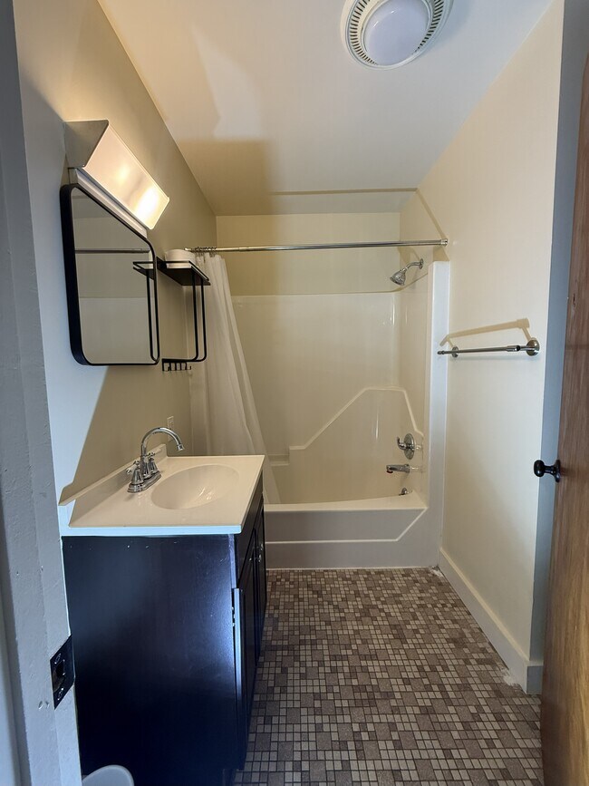 Foto del edificio - 147 S Main St