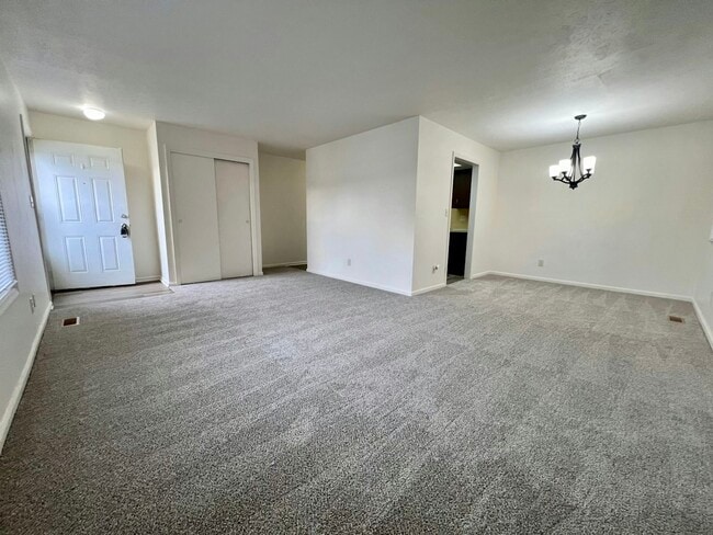 Building Photo - 1191 E David Rd