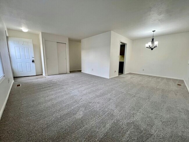 Foto del edificio - 1191 E David Rd