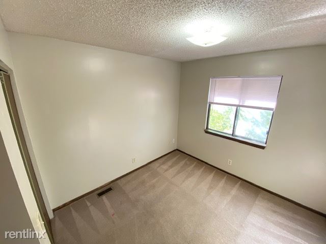 Building Photo - 2 br, 1 bath Townhome - 1024 Riverview Dr
