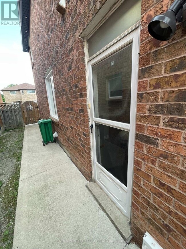 Building Photo - 340 Bristol Rd W