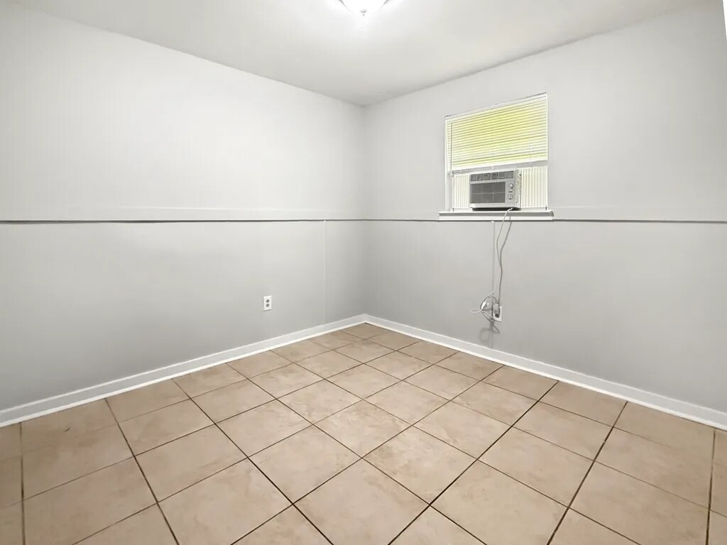 Building Photo - 524 Starrett Rd