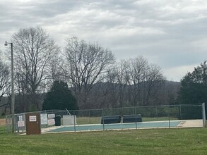 Building Photo - 150 Oakcrest Cir