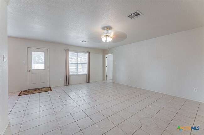 Foto del edificio - 4409 Bowles Dr