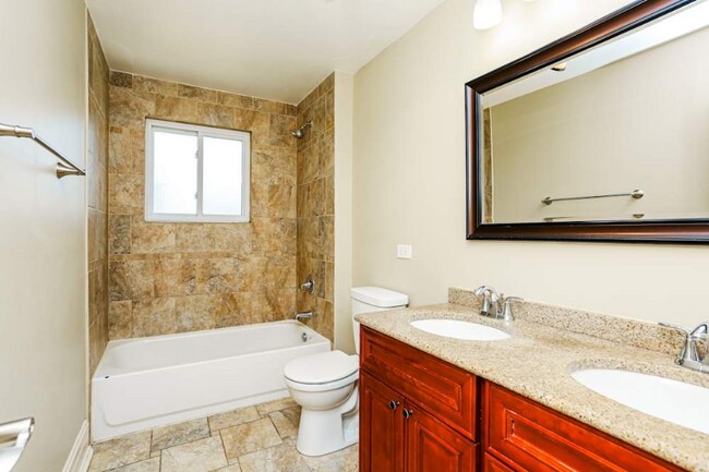 Foto del edificio - 35 Pamela Dr