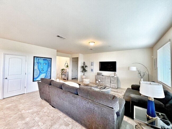 Foto del edificio - Beautiful Home for rent in Visalia, Ca