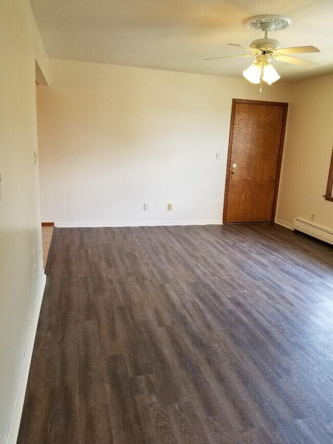Sala de estar - 110 N Maple St