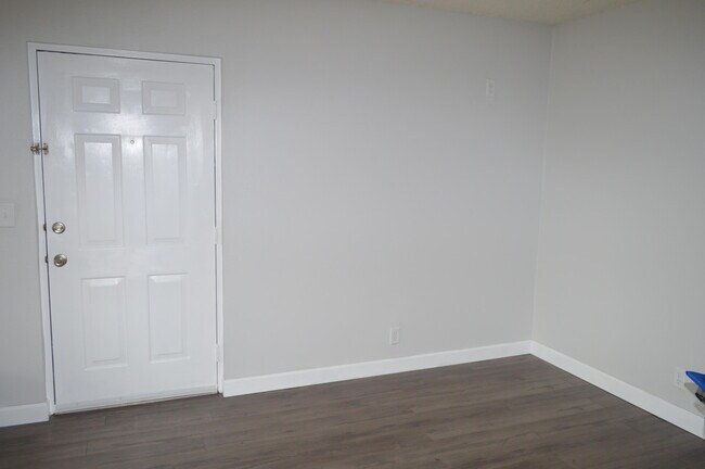 Building Photo - 1531 SE Royal Green Cir