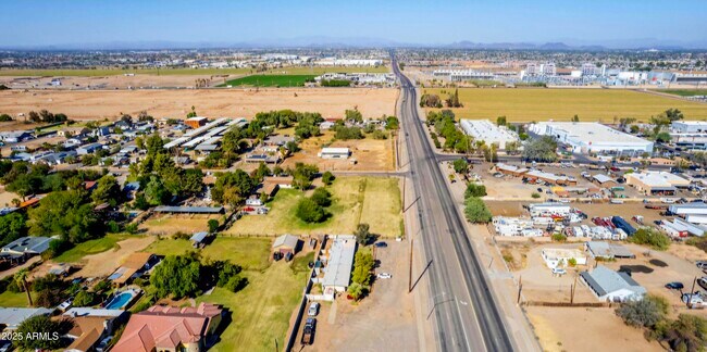 Foto del edificio - 7508 W Orangewood Ave