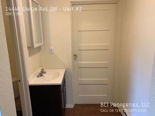 Building Photo - Spacious one bedroom home close to JBLM