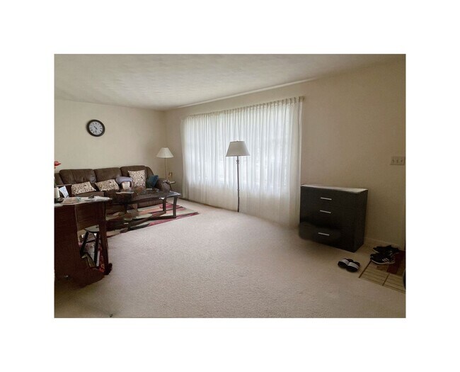 Foto del edificio - Well-maintained 4-bed, 2-bath Home in the WL School District