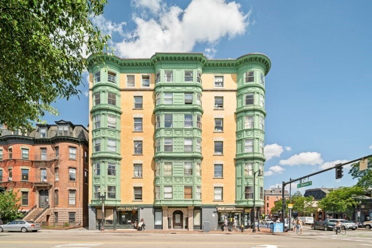 Foto del edificio - 492 Massachusetts Ave