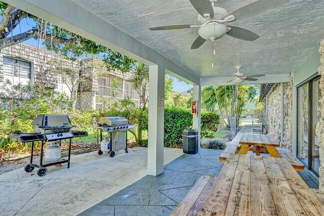 Foto del edificio - 3101 Oakland Shores Dr