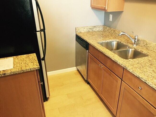 Building Photo - 2732 Grand Avenue South, Unit 4