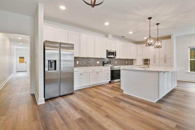 Building Photo - 415 Bedford Dr