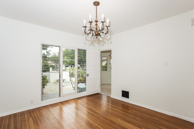 Dinning room - 2049 Greenfield Ave