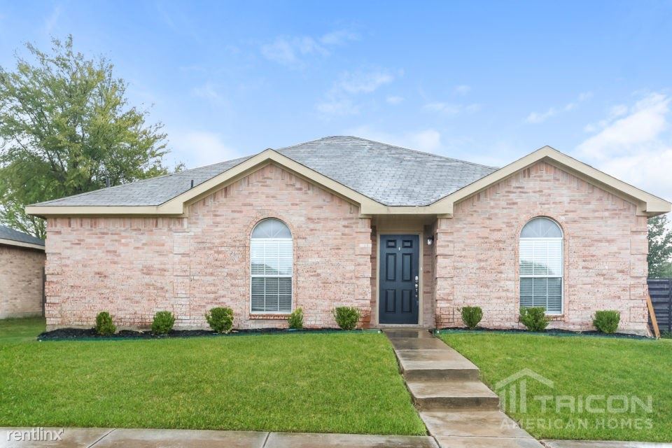 Primary Photo - 1204 Cedarcrest Dr