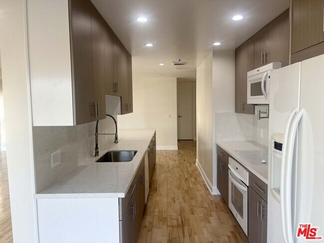 Building Photo - 10750 Wilshire Blvd