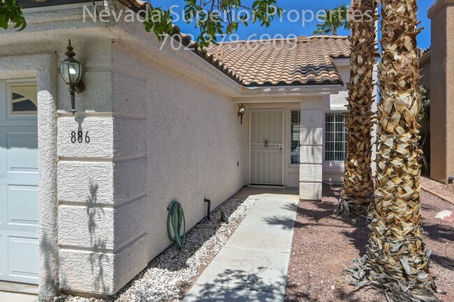 Building Photo - SE Single Story 3 Bedroom Home!!! Low Main...