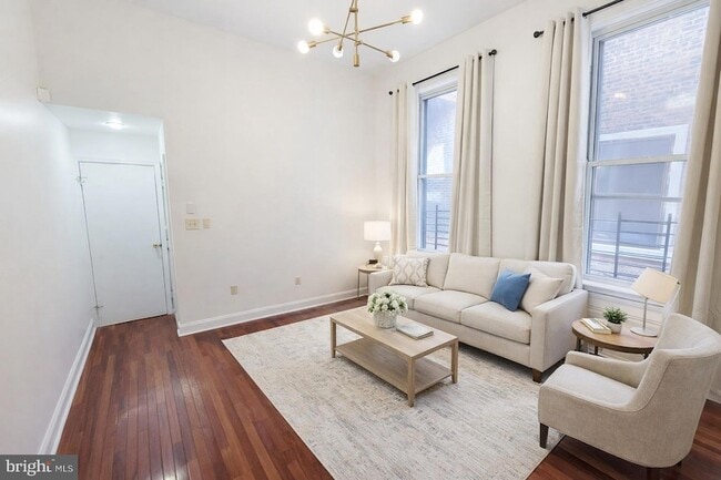 Photo - 1828-1800 Green St Apartment